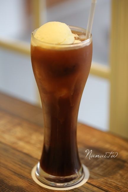 苗栗市美食》花甜咖啡屋。廢墟老宅翻修,搖身變馬卡龍色系的紫色小屋 - Nana愛旅行札記