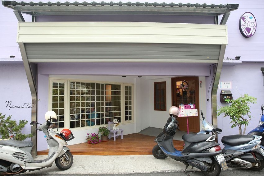 苗栗市美食》花甜咖啡屋。廢墟老宅翻修,搖身變馬卡龍色系的紫色小屋 - Nana愛旅行札記