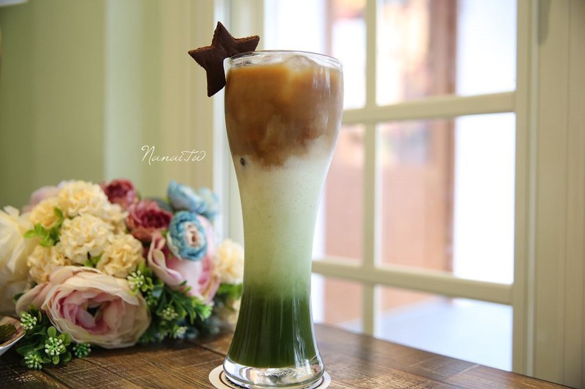 苗栗市美食》花甜咖啡屋。廢墟老宅翻修,搖身變馬卡龍色系的紫色小屋 - Nana愛旅行札記