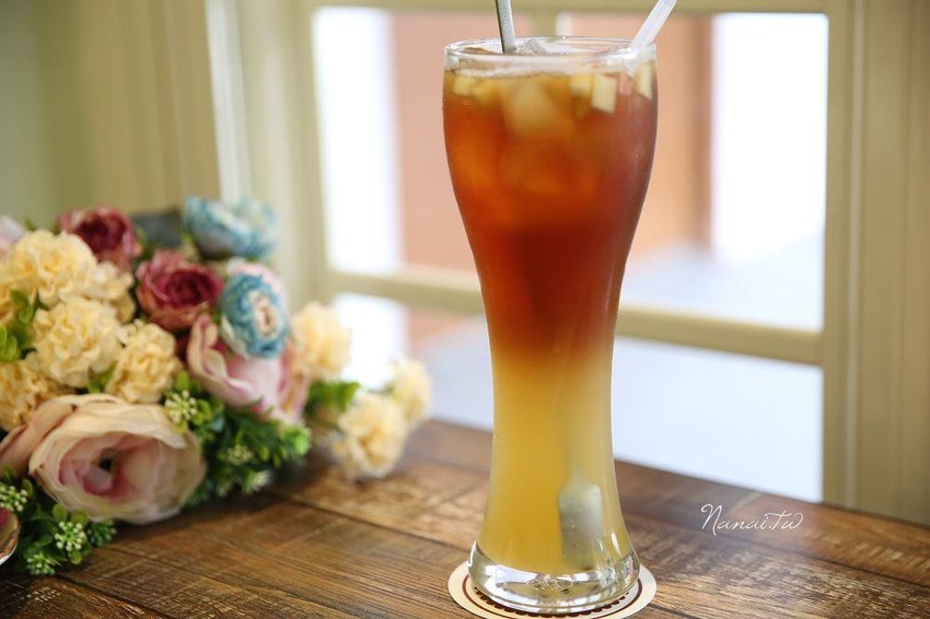 苗栗市美食》花甜咖啡屋。廢墟老宅翻修,搖身變馬卡龍色系的紫色小屋 - Nana愛旅行札記