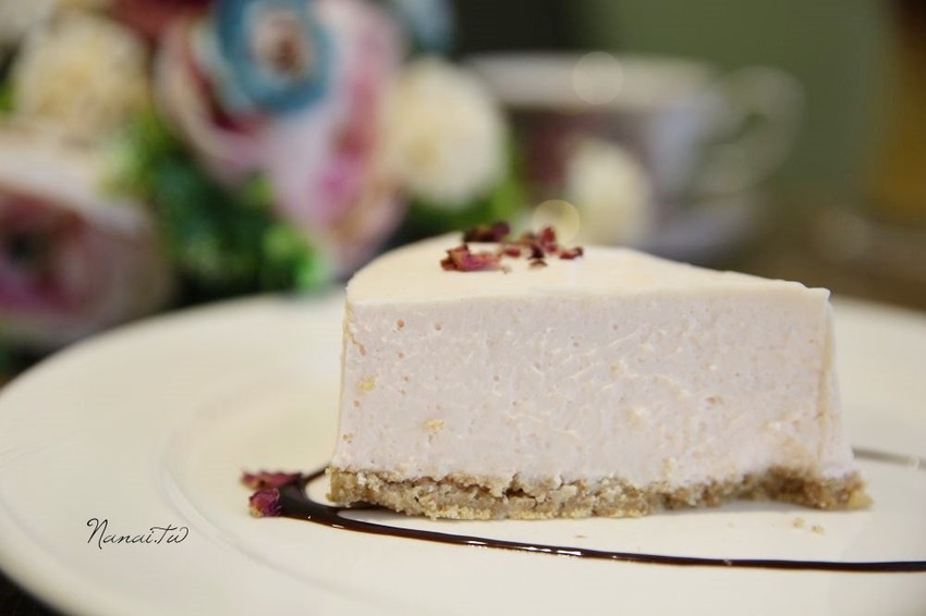 苗栗市美食》花甜咖啡屋。廢墟老宅翻修,搖身變馬卡龍色系的紫色小屋 - Nana愛旅行札記