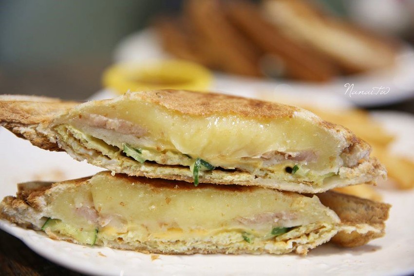 苗栗市美食》花甜咖啡屋。廢墟老宅翻修,搖身變馬卡龍色系的紫色小屋 - Nana愛旅行札記