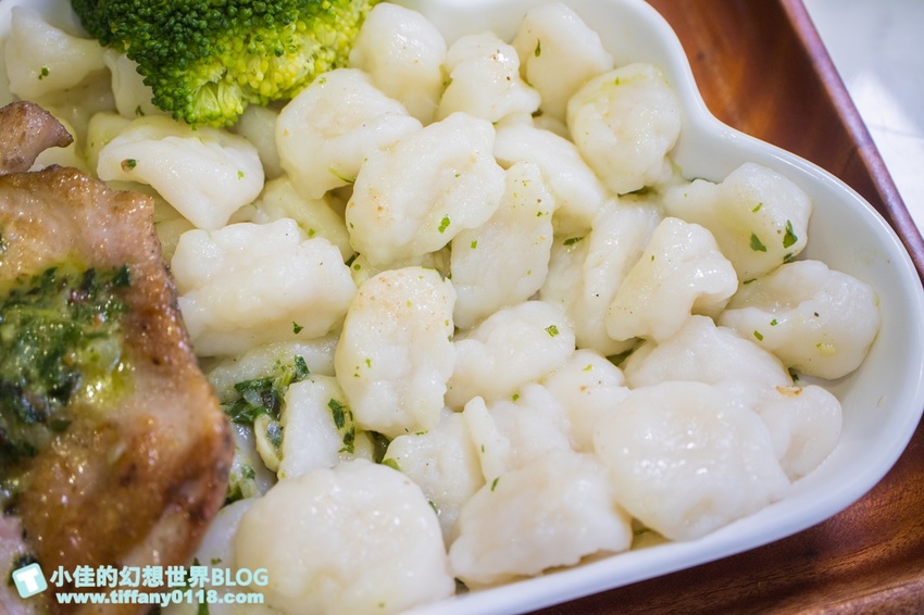 [南京三民站美食]Mr.雲創意食堂(附菜單)/創意烤饅頭+雲朵造型餐點好拍又好吃/交通方便價格實惠的捷運美食