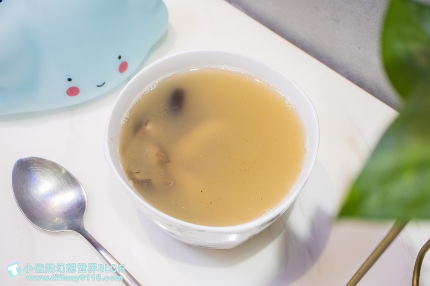 [南京三民站美食]Mr.雲創意食堂(附菜單)/創意烤饅頭+雲朵造型餐點好拍又好吃/交通方便價格實惠的捷運美食