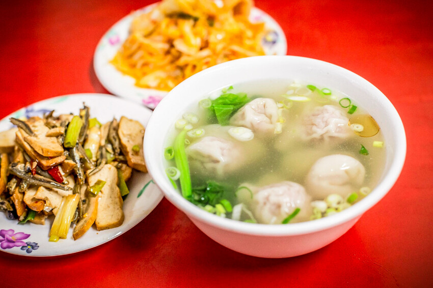 台北市松山區李家良友牛肉麵｜早上賣牛肉，收攤就賣牛肉麵！老饕才知道藏身傳統市場牛肉麵