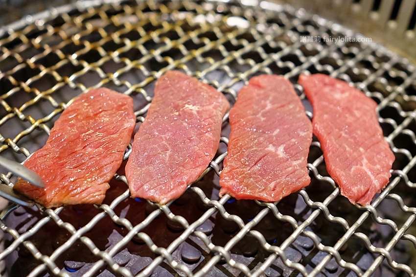 台中美食 | 佐賀野仁 / 日本和牛極緻燒肉放題。全台最狂吃到飽,整頭日本三大和牛「近江牛」讓你吃免驚! @蹦啾♥謝蘿莉 La vie heureuse