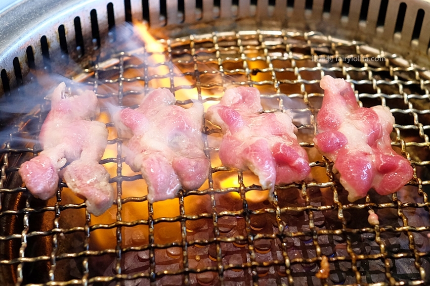 台中美食 | 佐賀野仁 / 日本和牛極緻燒肉放題。全台最狂吃到飽,整頭日本三大和牛「近江牛」讓你吃免驚! @蹦啾♥謝蘿莉 La vie heureuse