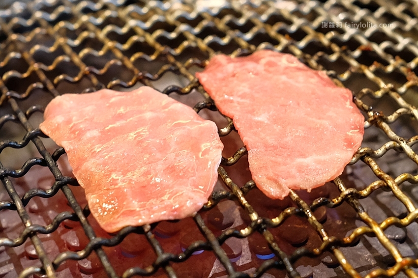 台中美食 | 佐賀野仁 / 日本和牛極緻燒肉放題。全台最狂吃到飽,整頭日本三大和牛「近江牛」讓你吃免驚! @蹦啾♥謝蘿莉 La vie heureuse