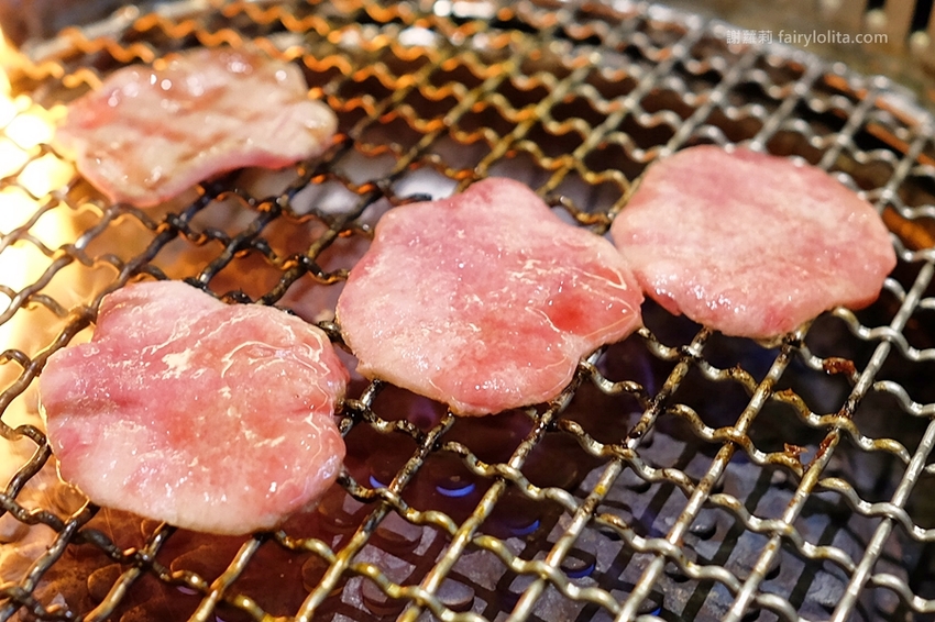 台中美食 | 佐賀野仁 / 日本和牛極緻燒肉放題。全台最狂吃到飽,整頭日本三大和牛「近江牛」讓你吃免驚! @蹦啾♥謝蘿莉 La vie heureuse