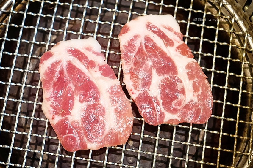 台中美食 | 佐賀野仁 / 日本和牛極緻燒肉放題。全台最狂吃到飽,整頭日本三大和牛「近江牛」讓你吃免驚! @蹦啾♥謝蘿莉 La vie heureuse