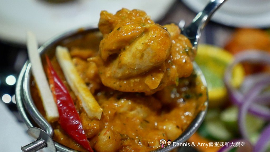 《新竹印度餐廳推薦》印度人開的Chillies淇里思印度餐廳。好吃的特色烤餅印度咖哩。菜單價位菜色分享 ︱關新路印度美食 （影片）