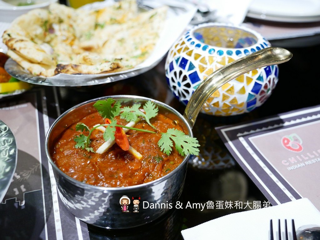 《新竹印度餐廳推薦》印度人開的Chillies淇里思印度餐廳。好吃的特色烤餅印度咖哩。菜單價位菜色分享 ︱關新路印度美食 （影片）