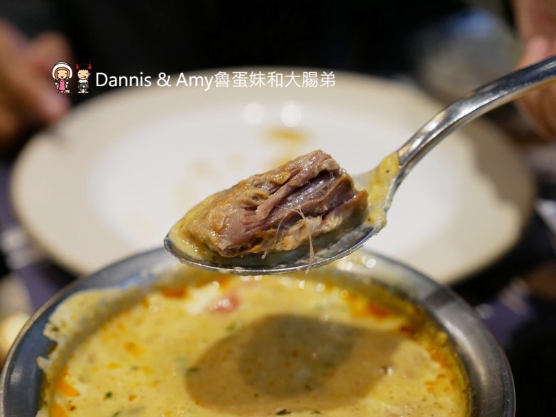 《新竹印度美食》Chillies淇里思印度餐廳。特色烤餅道地好吃搭配印度咖哩絕配推薦。菜單分享 ︱關新路餐廳推薦 。包場聚餐超適合（影片）