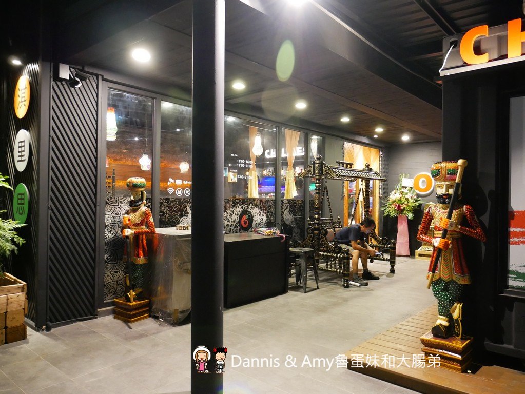 《新竹印度餐廳推薦》印度人開的Chillies淇里思印度餐廳。好吃的特色烤餅印度咖哩。菜單價位菜色分享 ︱關新路印度美食 （影片）