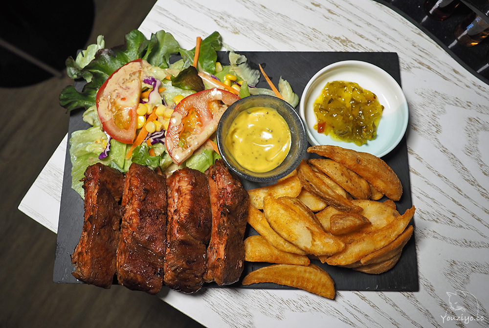 Jap Jap Bikini Cafe Bar 咖啡餐酒吧︱精釀啤酒 炸雞 豬肋排的絕妙搭配︱近台北車站