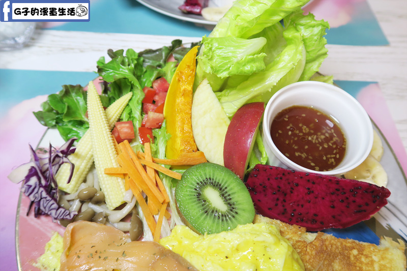 北車Japjapbikini CAFE BAR早午餐奶油蛋燻鮭魚