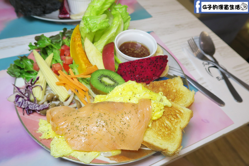 北車Japjapbikini CAFE BAR早午餐奶油蛋燻鮭魚