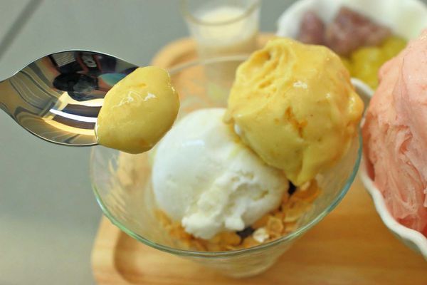 【台南美食】彩虹雪雪花冰甜品屋-全台首創!36種口味天然水果雪花冰