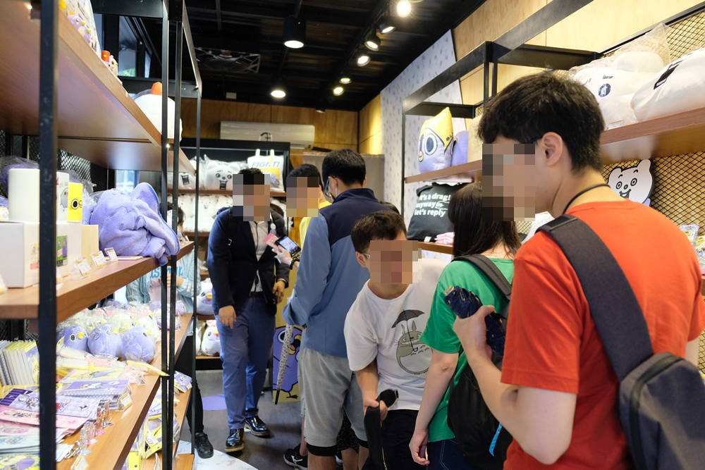 【懶得鳥你x賤萌熊聯名快閃店】華山文創園區限時ig打卡地標，人人都能當賤萌熊！ - 金大佛的奪門而出家網誌