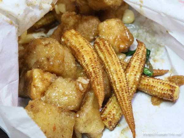 饗炸 炸物食堂(靜宜總店):台中美食│饗炸 炸物食堂-靜宜總店〃脫油機脫油,搭配獨門醬汁,沙鹿人氣排隊美食~