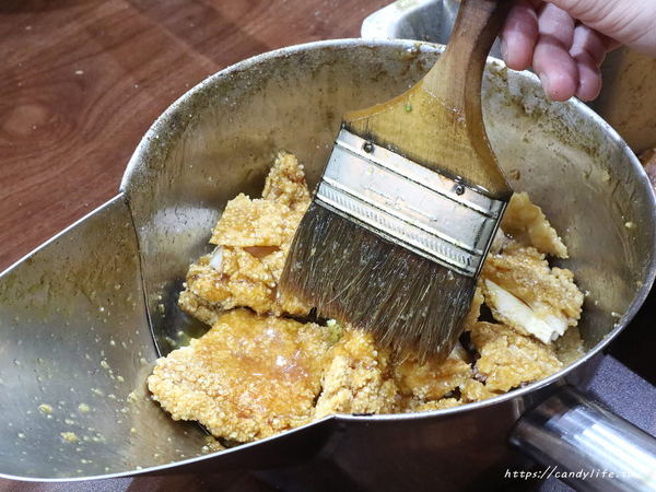 饗炸 炸物食堂(靜宜總店):台中美食│饗炸 炸物食堂-靜宜總店〃脫油機脫油,搭配獨門醬汁,沙鹿人氣排隊美食~