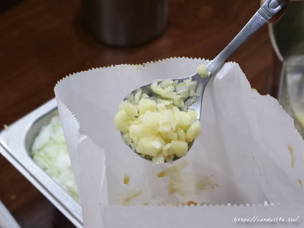 饗炸 炸物食堂(靜宜總店):台中美食│饗炸 炸物食堂-靜宜總店〃脫油機脫油,搭配獨門醬汁,沙鹿人氣排隊美食~