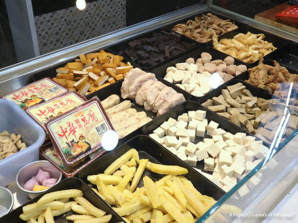 饗炸 炸物食堂(靜宜總店):台中美食│饗炸 炸物食堂-靜宜總店〃脫油機脫油,搭配獨門醬汁,沙鹿人氣排隊美食~