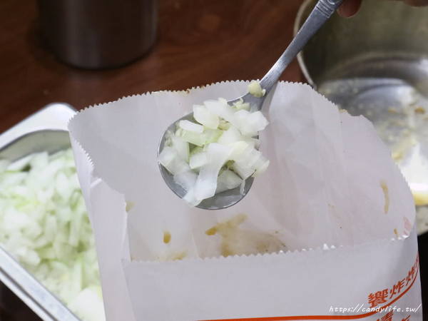 饗炸 炸物食堂(靜宜總店):台中美食│饗炸 炸物食堂-靜宜總店〃脫油機脫油,搭配獨門醬汁,沙鹿人氣排隊美食~