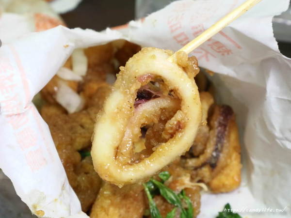 饗炸 炸物食堂(靜宜總店):台中美食│饗炸 炸物食堂-靜宜總店〃脫油機脫油,搭配獨門醬汁,沙鹿人氣排隊美食~