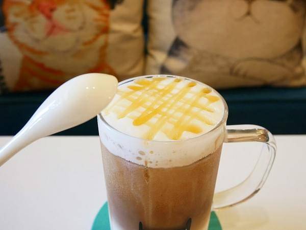 貓奴小姐:貓奴小姐-北投貓咪咖啡廳 店內滿滿貓咪元素 還有三隻可愛的店貓坐陪 待一整個下午都不成問題