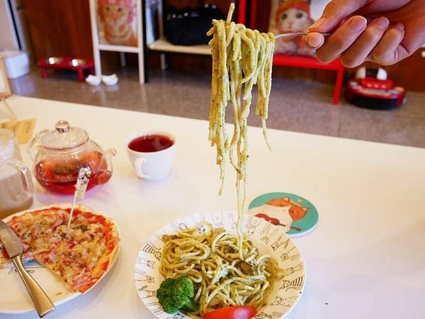 貓奴小姐:貓奴小姐-北投貓咪咖啡廳 店內滿滿貓咪元素 還有三隻可愛的店貓坐陪 待一整個下午都不成問題