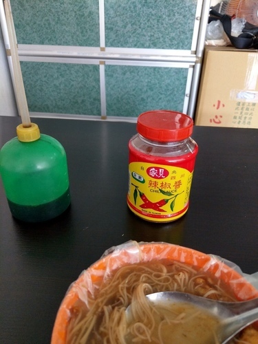 【蘆洲。素食】原永康公園 在地人最愛 素食麵線 ︱CP值爆表 ︱素排骨酥 滋味好  源源不絕的排隊人潮