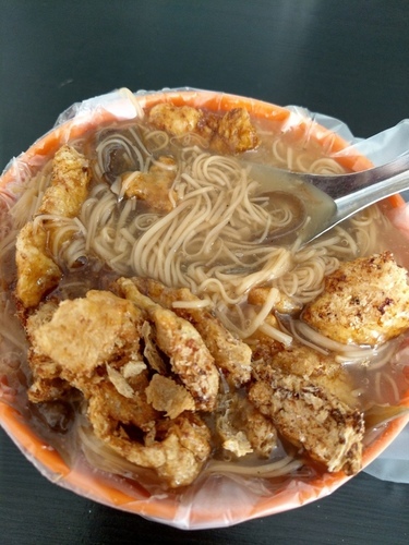 【蘆洲。素食】原永康公園 在地人最愛 素食麵線 ︱CP值爆表 ︱素排骨酥 滋味好  源源不絕的排隊人潮