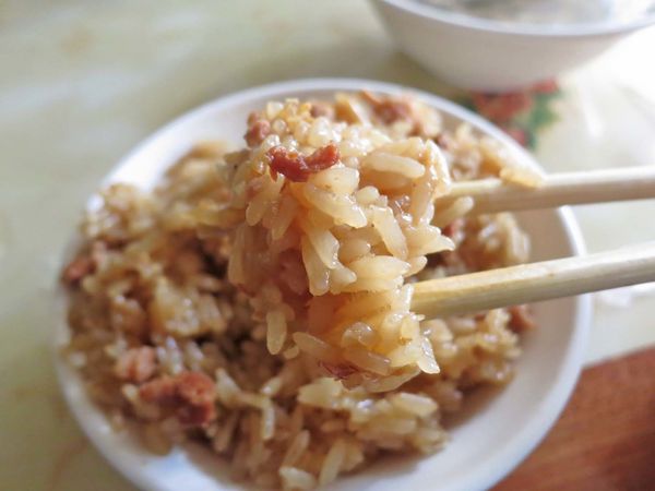 【三重美食】中華路油飯-值得推薦的美味無名路邊攤