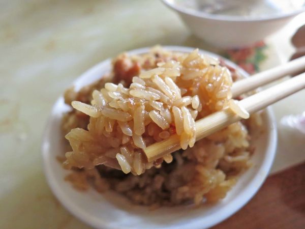 【三重美食】中華路油飯-值得推薦的美味無名路邊攤
