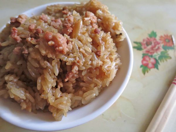 【三重美食】中華路油飯-值得推薦的美味無名路邊攤