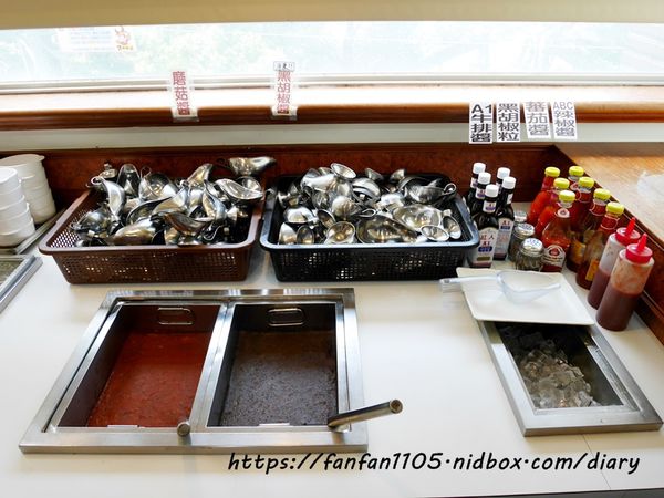 【淡水美食】7盎司牛排 附沙拉吧湯麵包小菜飲料冰淇淋 無限享用 #平價牛排 #高CP值 (17).JPG