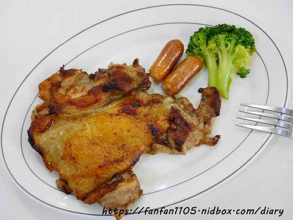 【淡水美食】7盎司牛排 附沙拉吧湯麵包小菜飲料冰淇淋 無限享用 #平價牛排 #高CP值 (29).JPG