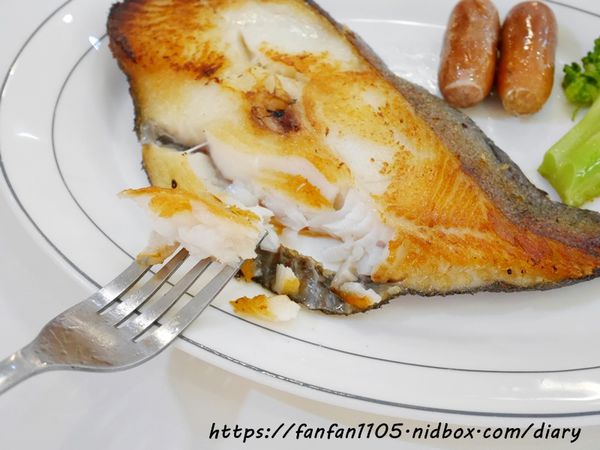 【淡水美食】7盎司牛排 附沙拉吧湯麵包小菜飲料冰淇淋 無限享用 #平價牛排 #高CP值 (26).JPG