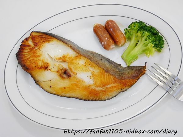 【淡水美食】7盎司牛排 附沙拉吧湯麵包小菜飲料冰淇淋 無限享用 #平價牛排 #高CP值 (25).JPG