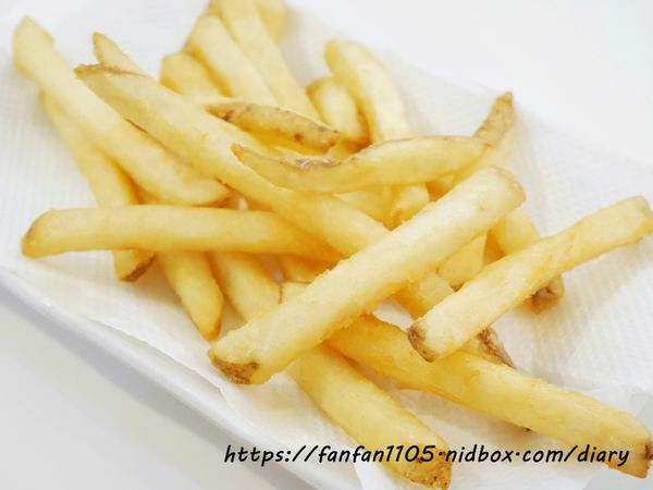 【淡水美食】7盎司牛排 附沙拉吧湯麵包小菜飲料冰淇淋 無限享用 #平價牛排 #高CP值 (21).JPG