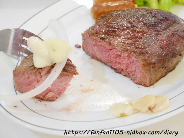 【淡水美食】7盎司牛排 附沙拉吧湯麵包小菜飲料冰淇淋 無限享用 #平價牛排 #高CP值 (40).JPG