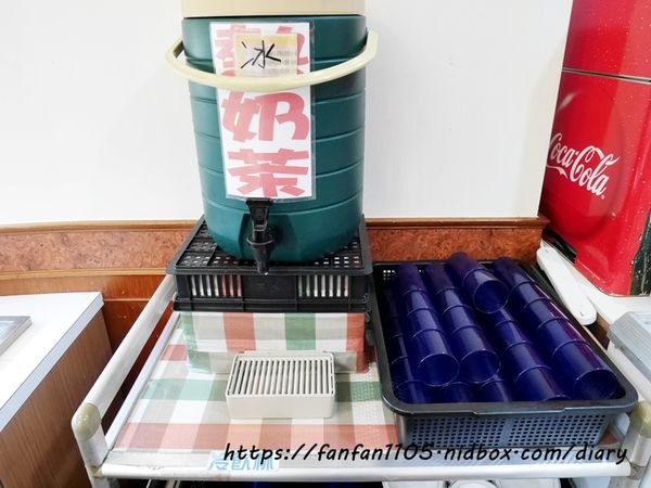 【淡水美食】7盎司牛排 附沙拉吧湯麵包小菜飲料冰淇淋 無限享用 #平價牛排 #高CP值 (18).JPG