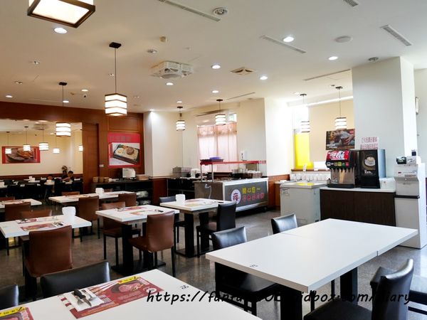 【淡水美食】7盎司牛排 附沙拉吧湯麵包小菜飲料冰淇淋 無限享用 #平價牛排 #高CP值 (20).JPG