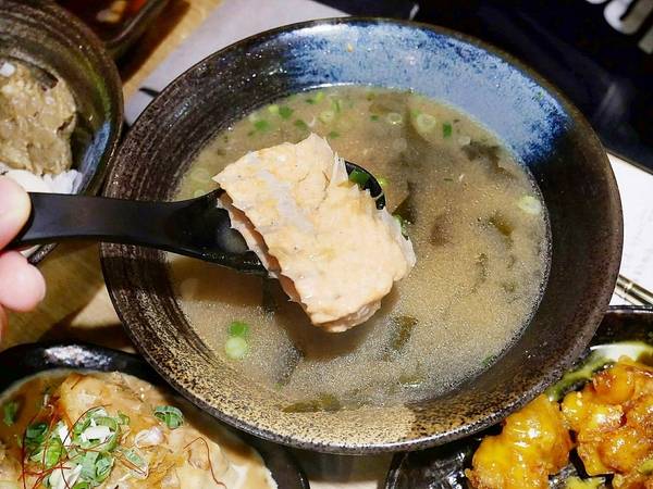 合禾町日式料理:合禾町日式料理-台中沙鹿隱密夯店 超平價定食丼飯 連食尚玩家都曾拜訪 雖然不顯眼但人潮絡繹不絕 餐點更是高水準 高CP到不行