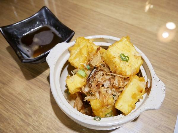 合禾町日式料理:合禾町日式料理-台中沙鹿隱密夯店 超平價定食丼飯 連食尚玩家都曾拜訪 雖然不顯眼但人潮絡繹不絕 餐點更是高水準 高CP到不行