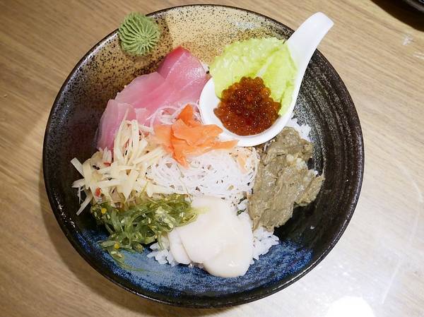 合禾町日式料理:合禾町日式料理-台中沙鹿隱密夯店 超平價定食丼飯 連食尚玩家都曾拜訪 雖然不顯眼但人潮絡繹不絕 餐點更是高水準 高CP到不行