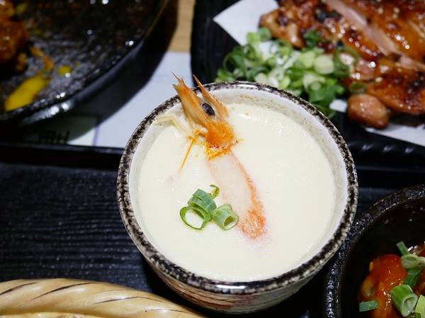 合禾町日式料理:合禾町日式料理-台中沙鹿隱密夯店 超平價定食丼飯 連食尚玩家都曾拜訪 雖然不顯眼但人潮絡繹不絕 餐點更是高水準 高CP到不行