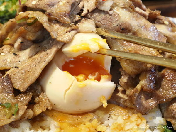 嵐山熟成牛かつ專売(台中大里旗艦店)：台中美食│嵐山熟成牛かつ專売-台中大里旗艦店〃好吃炸牛排，在台中也吃的到啦！人潮爆多，建議先訂位～