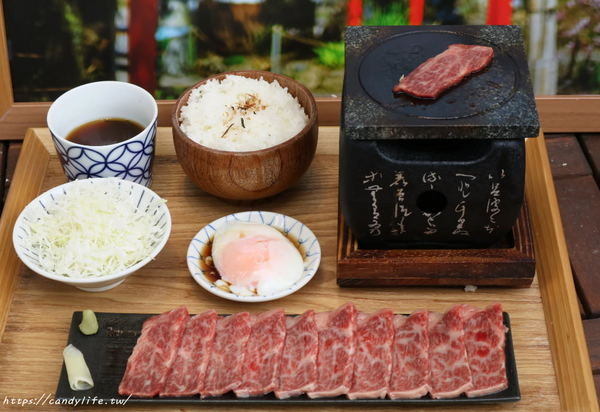 嵐山熟成牛かつ專売(台中大里旗艦店)：台中美食│嵐山熟成牛かつ專売-台中大里旗艦店〃好吃炸牛排，在台中也吃的到啦！人潮爆多，建議先訂位～